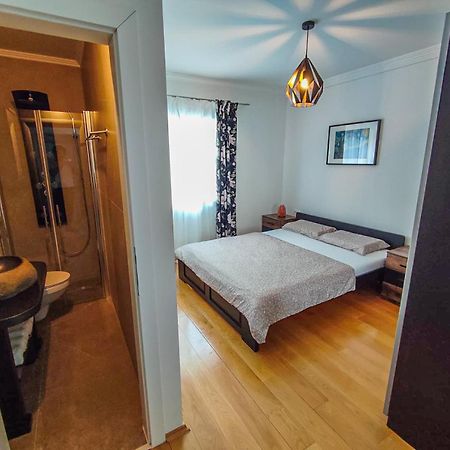 Apartments Amfora - Cozy And Modern Apartments For Up To 15 People, 100M From The Sea And Beach Stara Novalja Exteriör bild