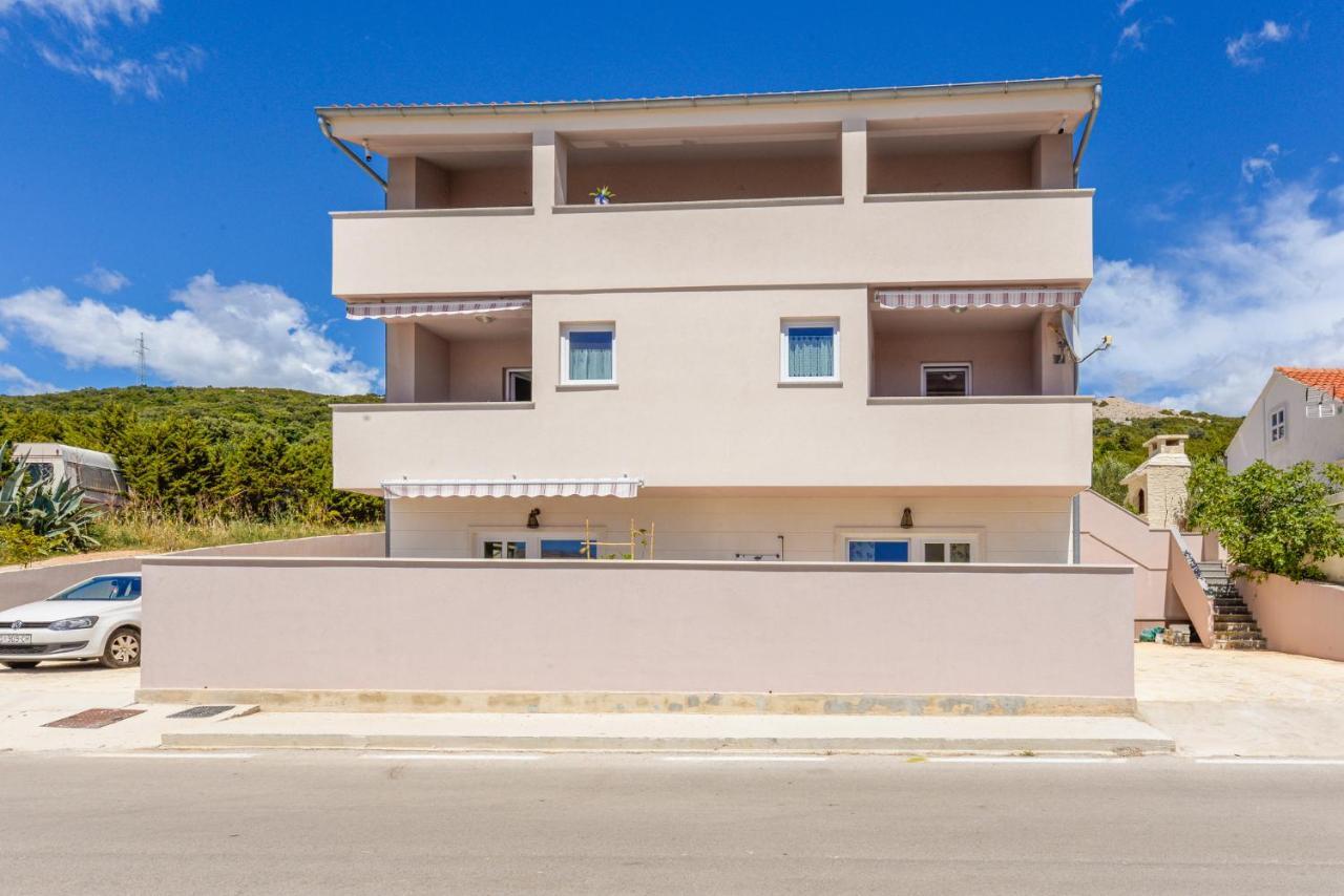 Apartments Amfora - Cozy And Modern Apartments For Up To 15 People, 100M From The Sea And Beach Stara Novalja Exteriör bild