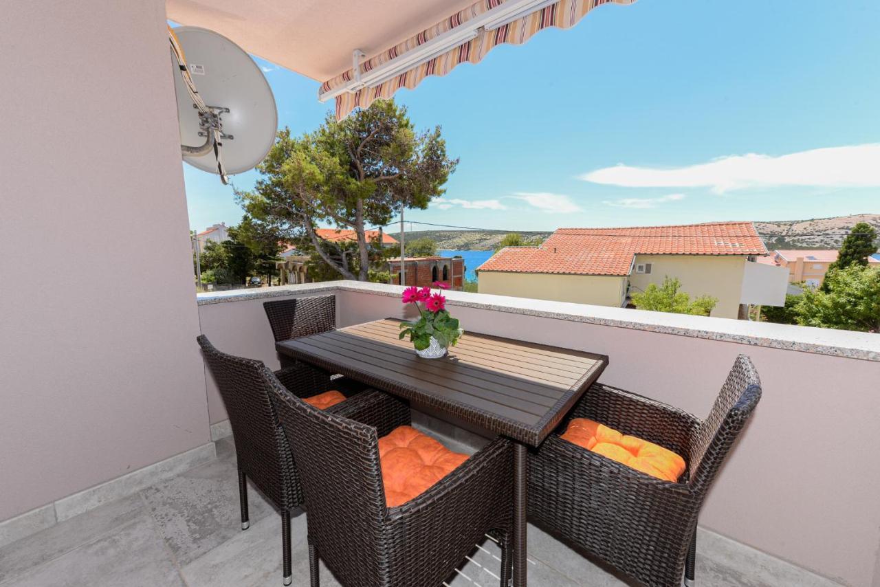 Apartments Amfora - Cozy And Modern Apartments For Up To 15 People, 100M From The Sea And Beach Stara Novalja Exteriör bild