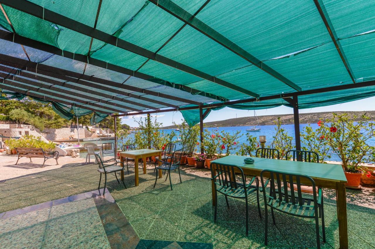 Apartments Amfora - Cozy And Modern Apartments For Up To 15 People, 100M From The Sea And Beach Stara Novalja Exteriör bild