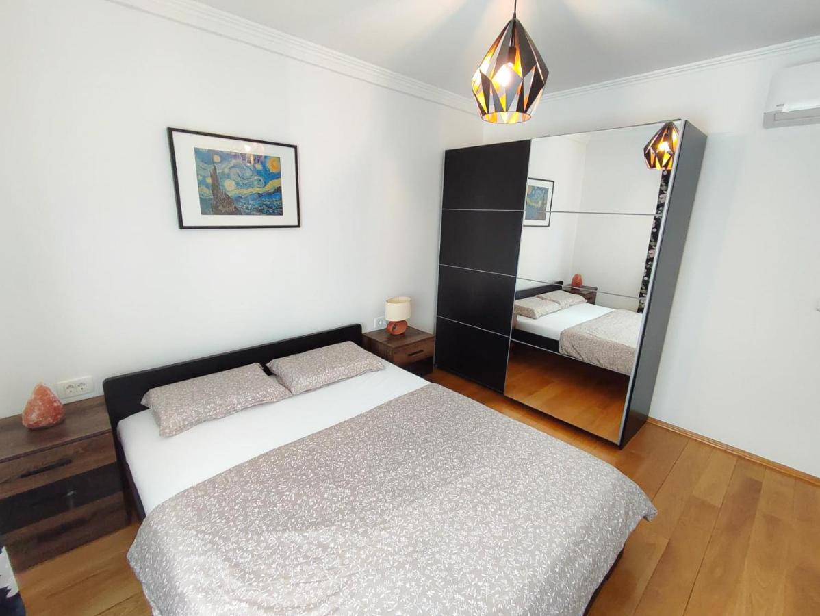 Apartments Amfora - Cozy And Modern Apartments For Up To 15 People, 100M From The Sea And Beach Stara Novalja Exteriör bild