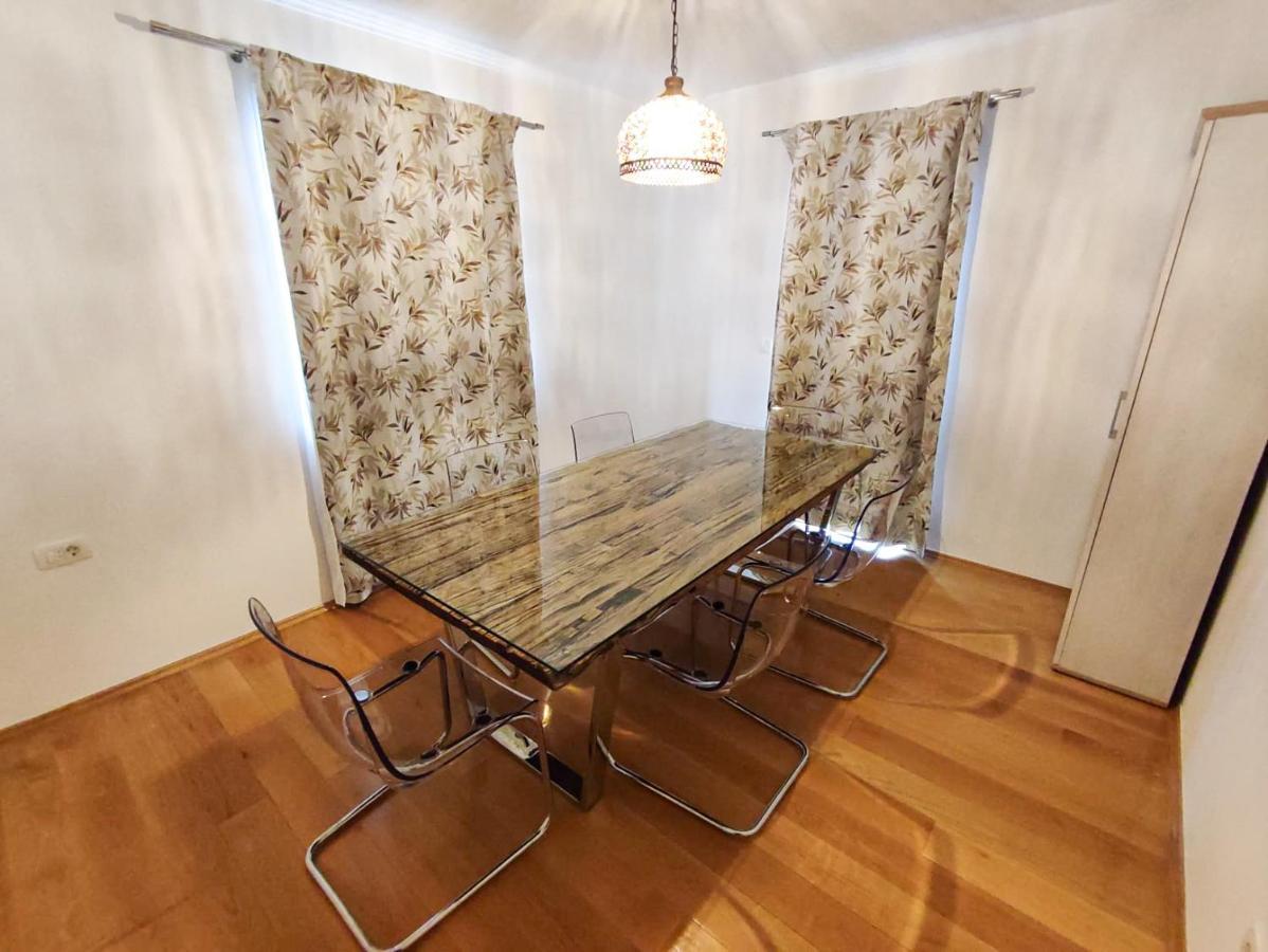 Apartments Amfora - Cozy And Modern Apartments For Up To 15 People, 100M From The Sea And Beach Stara Novalja Exteriör bild
