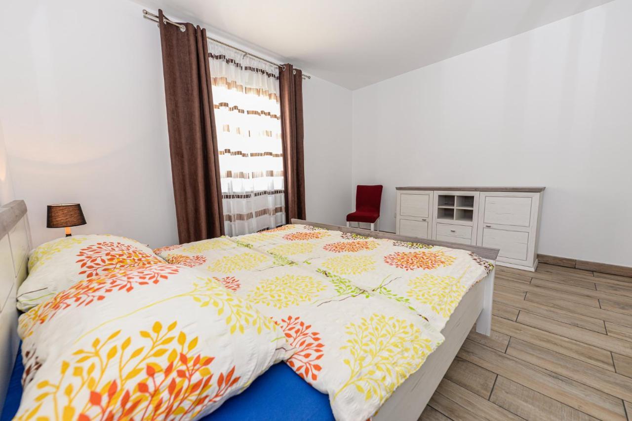 Apartments Amfora - Cozy And Modern Apartments For Up To 15 People, 100M From The Sea And Beach Stara Novalja Exteriör bild