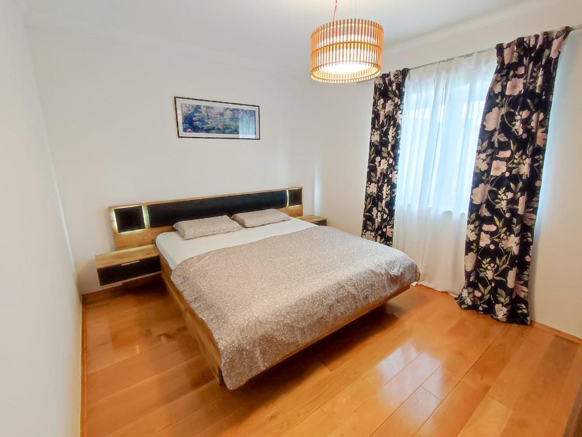 Apartments Amfora - Cozy And Modern Apartments For Up To 15 People, 100M From The Sea And Beach Stara Novalja Exteriör bild